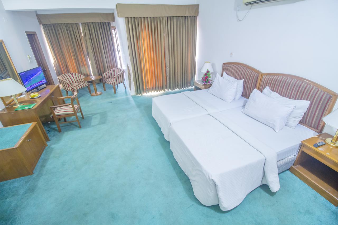 Hotel Swiss Park Dhaka Zewnętrze zdjęcie