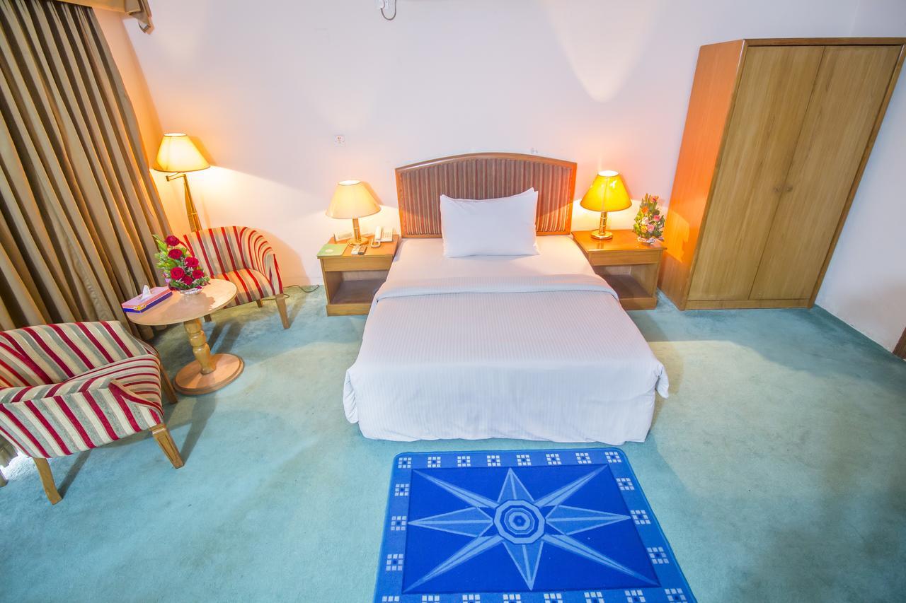 Hotel Swiss Park Dhaka Zewnętrze zdjęcie
