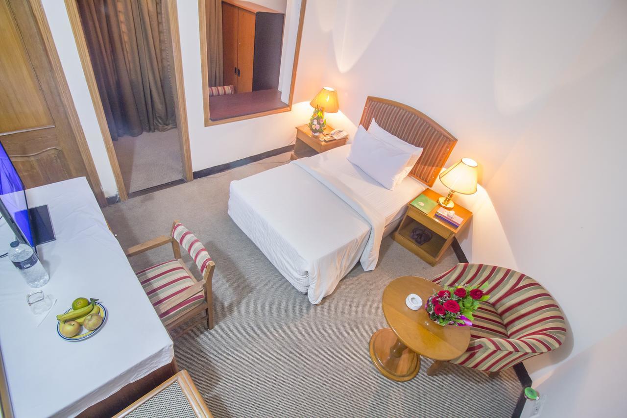Hotel Swiss Park Dhaka Zewnętrze zdjęcie