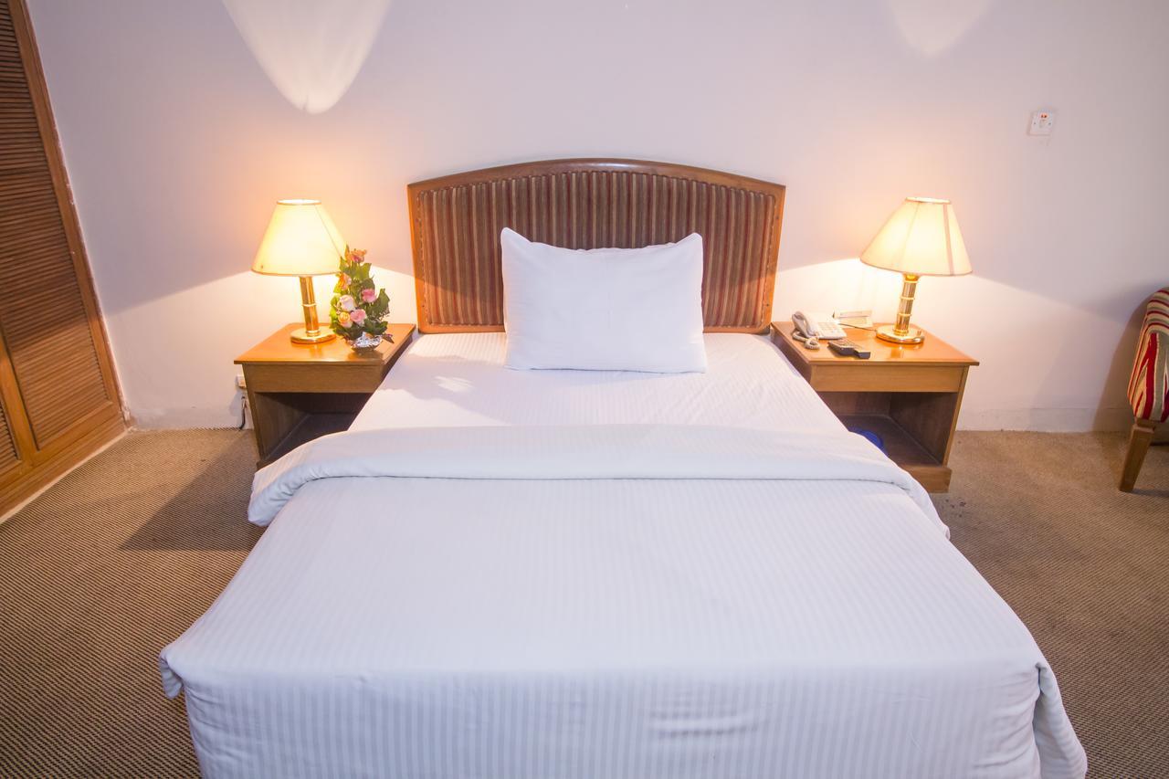 Hotel Swiss Park Dhaka Zewnętrze zdjęcie